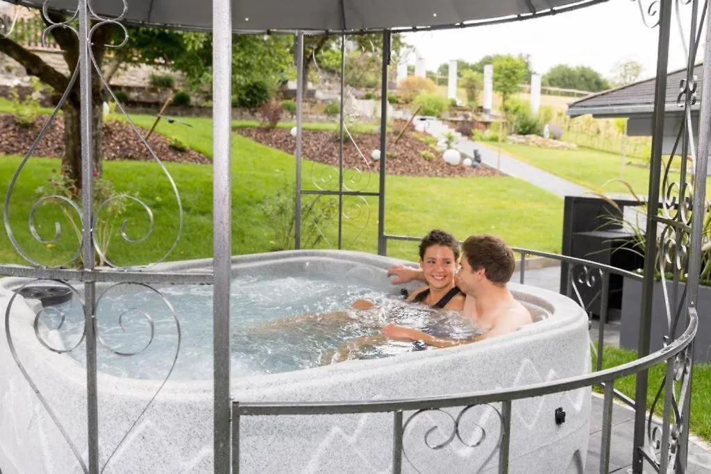 Chalet Vitaspa - Whirlpool & Sauna Privatspa Pegnitz